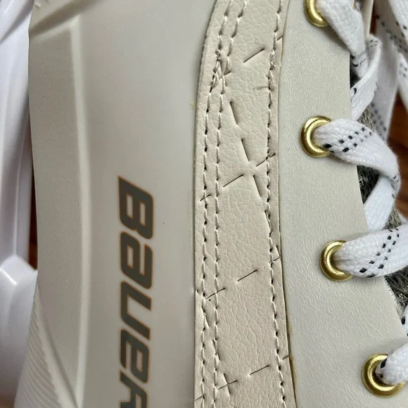 BAUER TREMBLANT-STYLE ICE SKATES - Picture 7 of 10